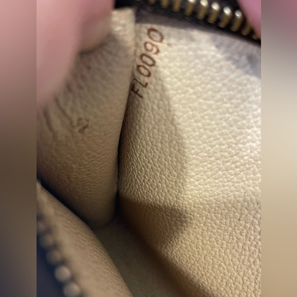 Vintage Louis Vuitton Monogram Pouch 15 - Picture 13 of 14